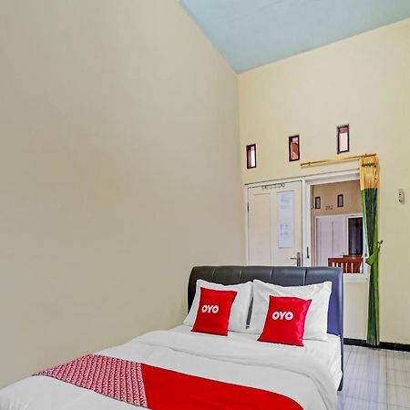 Oyo 3298 Bromo Guest House Family Malang Eksteriør bilde