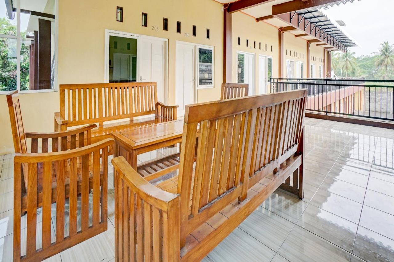 Oyo 3298 Bromo Guest House Family Malang Eksteriør bilde