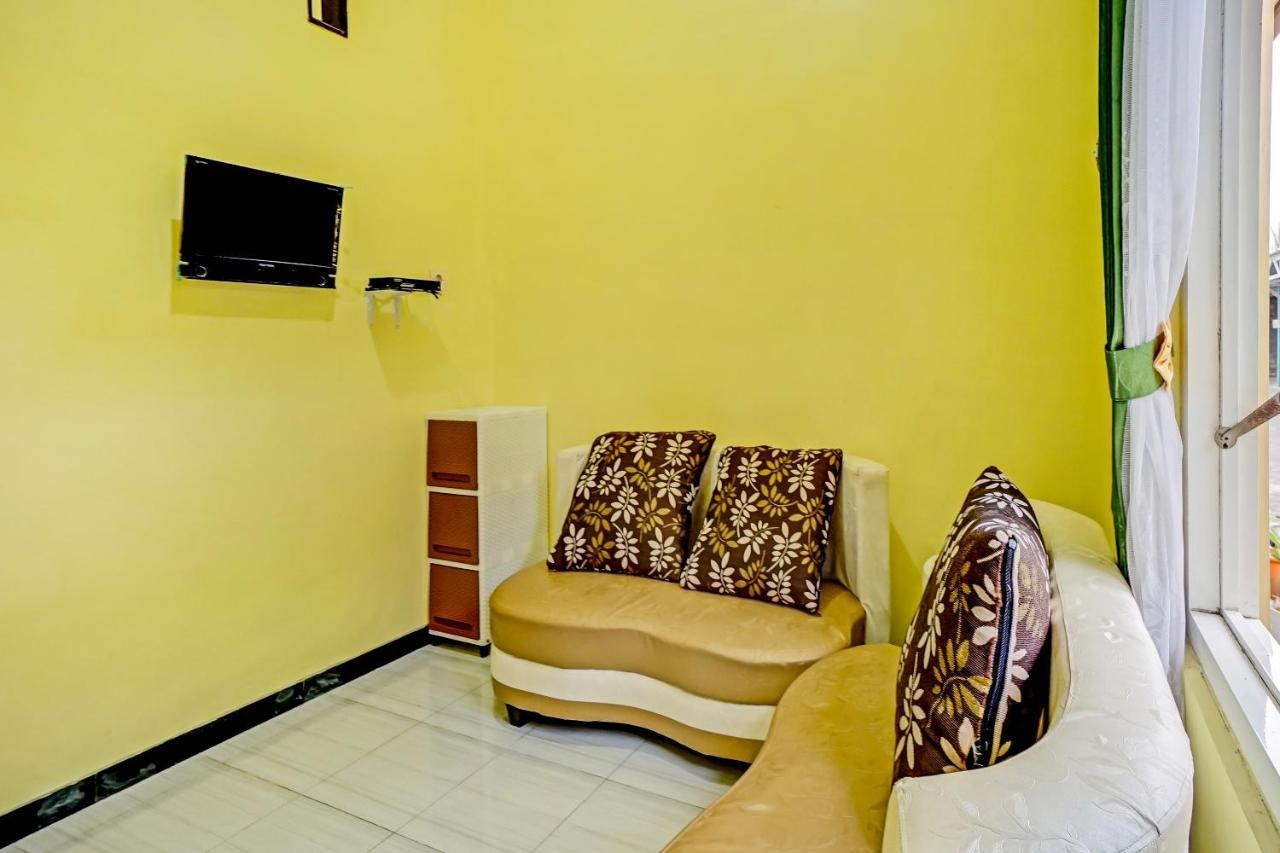 Oyo 3298 Bromo Guest House Family Malang Eksteriør bilde