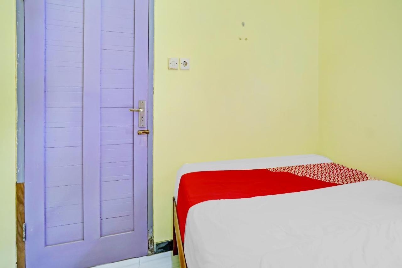 Oyo 3298 Bromo Guest House Family Malang Eksteriør bilde