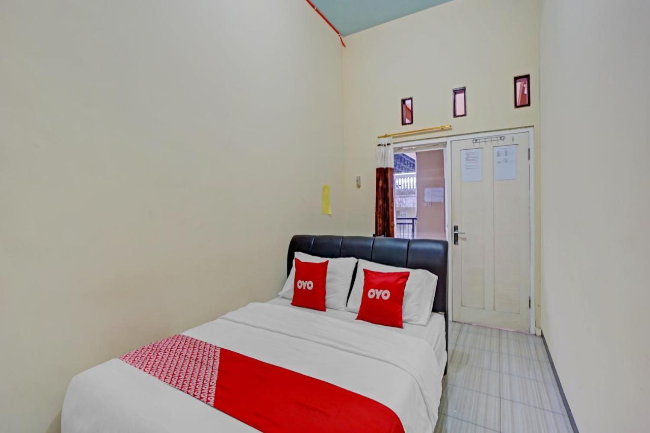 Oyo 3298 Bromo Guest House Family Malang Eksteriør bilde