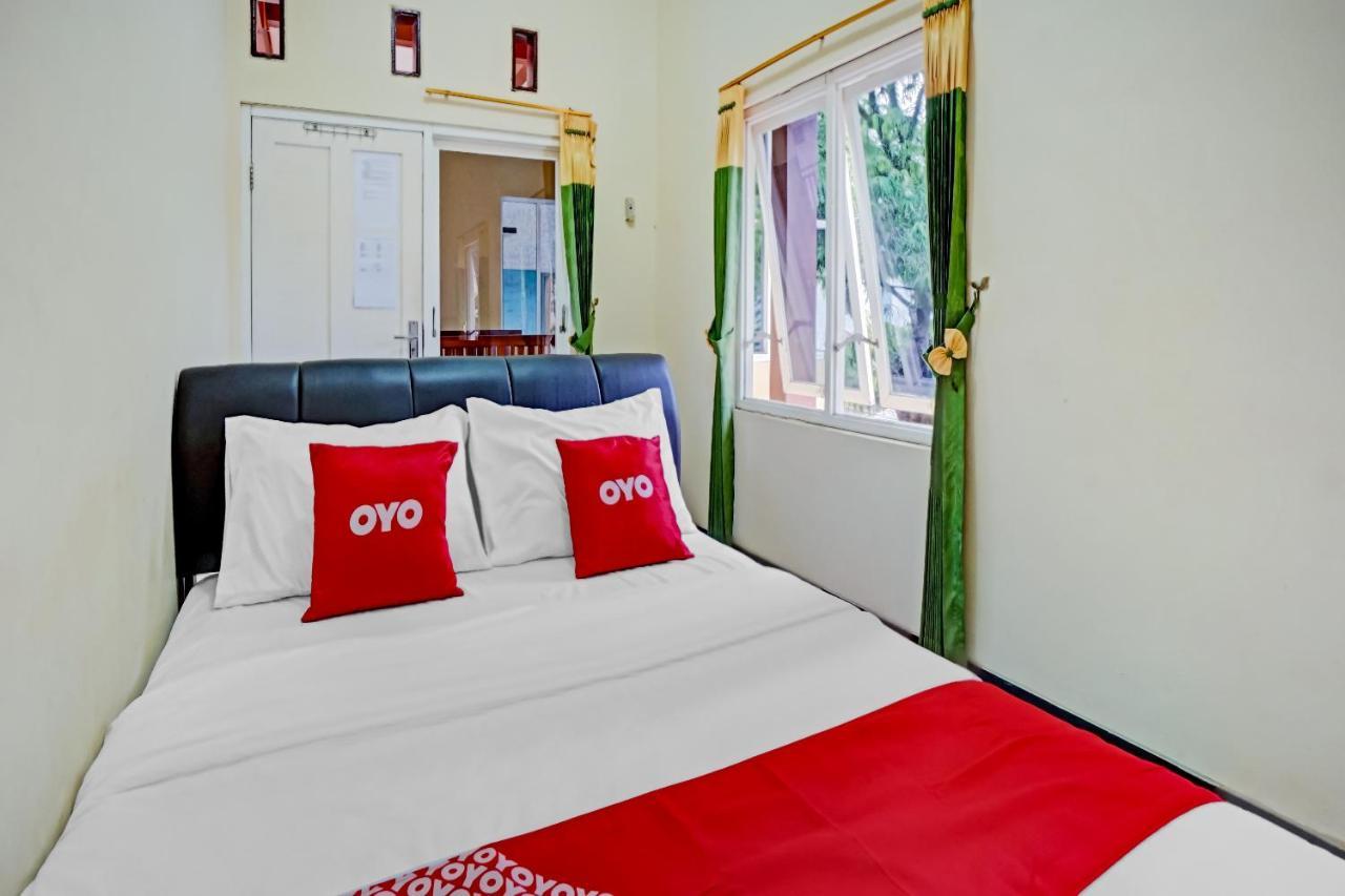 Oyo 3298 Bromo Guest House Family Malang Eksteriør bilde