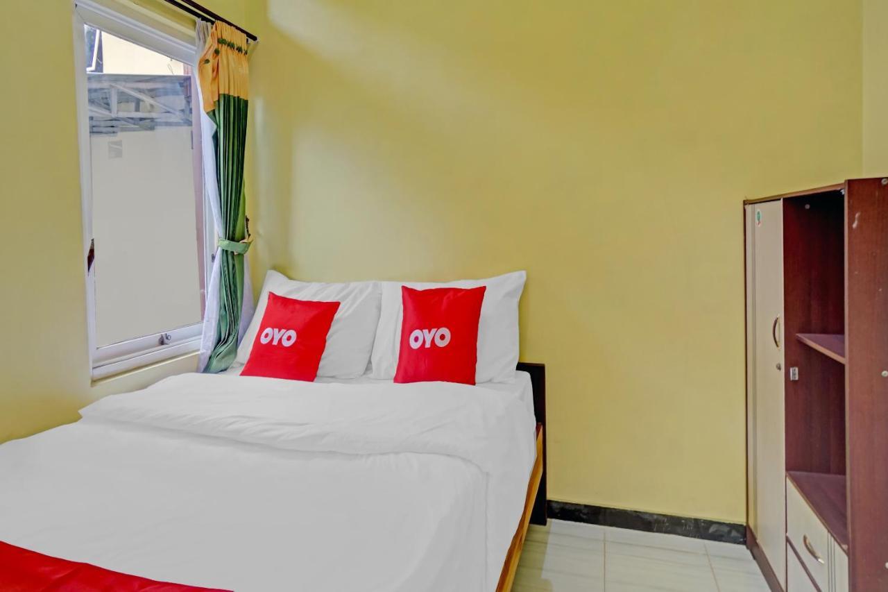 Oyo 3298 Bromo Guest House Family Malang Eksteriør bilde