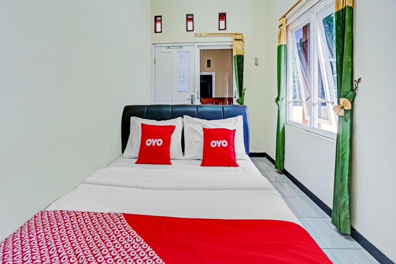 Oyo 3298 Bromo Guest House Family Malang Eksteriør bilde