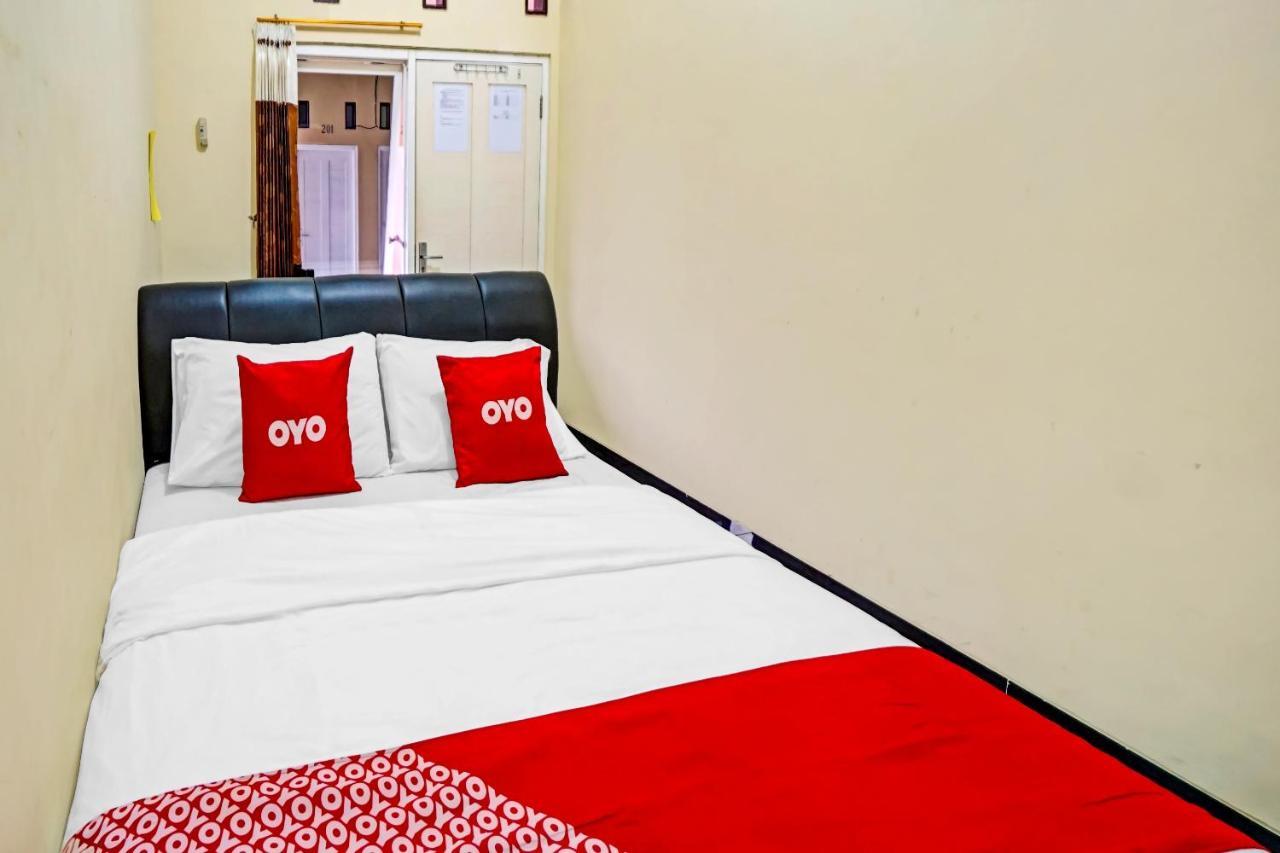 Oyo 3298 Bromo Guest House Family Malang Eksteriør bilde